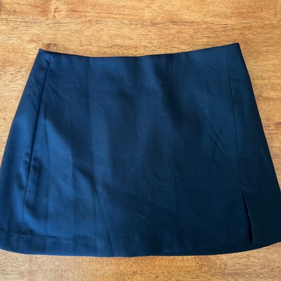 Steve Madden - Black Mini Skirt (Size 8) - Picture 2 of 4